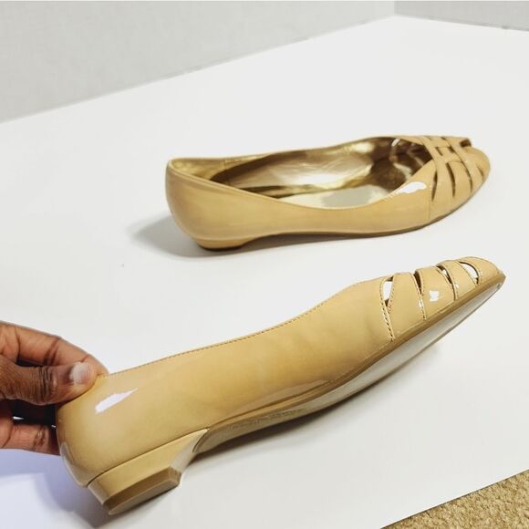 Stuart Weitzman  - Picture 6 of 11